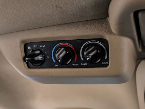 Used 2004 Ford Excursion Eddie Bauer image 25