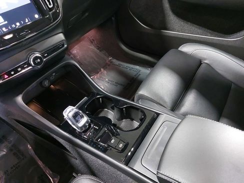 Used 2024 Volvo XC40 B5 Plus w/ Climate Package image 25