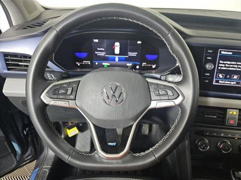 Used 2022 Volkswagen Taos SE FWD image 12