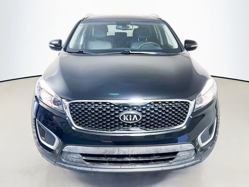 Certified 2017 Kia Sorento LX w/ LX Convenience Package image 2