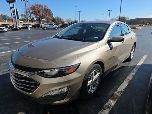 Used 2024 Chevrolet Malibu LT image 1