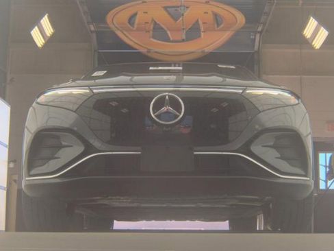 Used 2023 Mercedes-Benz EQS 580 4MATIC SUV image 3