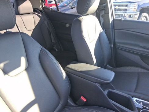 Used 2024 Buick Encore GX Sport Touring image 12