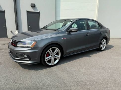 Used 2017 Volkswagen Jetta GLI FWD image 2