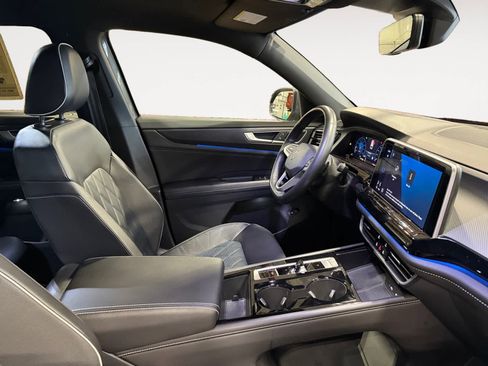 Used 2024 Volkswagen Atlas Cross Sport SEL Premium R-Line image 16