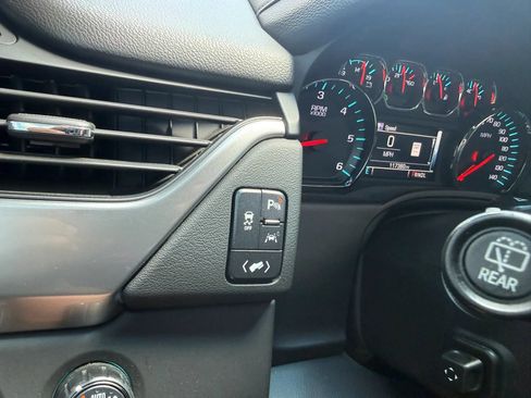 Used 2020 Chevrolet Suburban LT AWD/4WD image 25