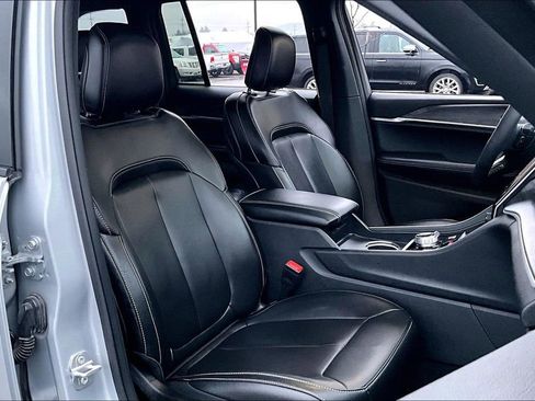 Used 2025 Jeep Grand Cherokee Limited w/ Black Appearance Package image 7