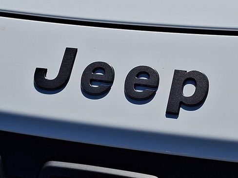 New 2026 Jeep Cherokee Laredo image 10