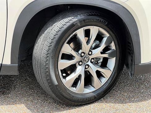 Used 2024 Toyota Grand Highlander FWD image 50