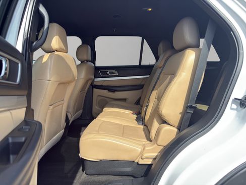 Used 2017 Ford Explorer XLT w/ Equipment Group 202A image 13