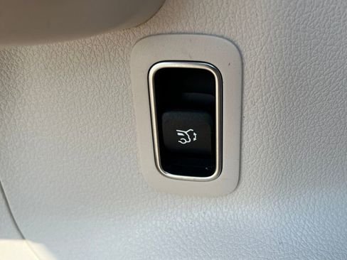 Used 2025 Mercedes-Benz GLA 250 4MATIC image 17