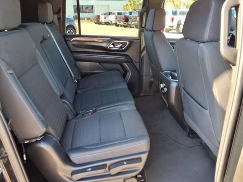 Used 2024 GMC Yukon XL SLE AWD/4WD image 16