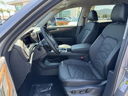 Used 2024 Volkswagen Atlas SE FWD image 16