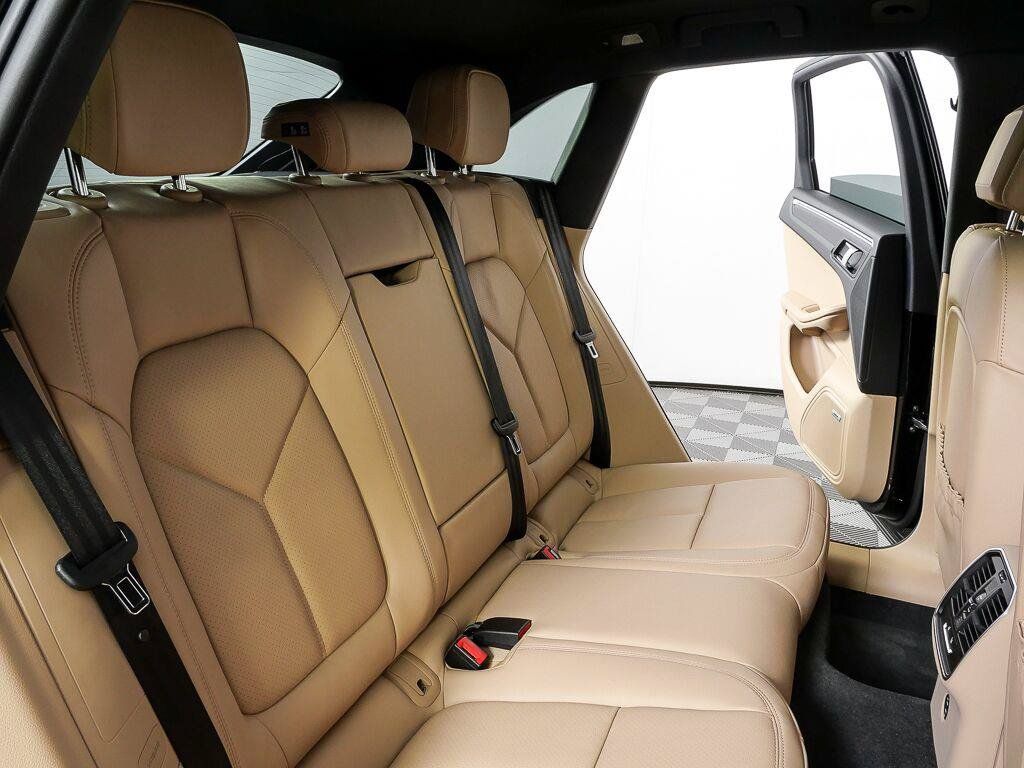 Certified 2026 Porsche Macan AWD/4WD image 22