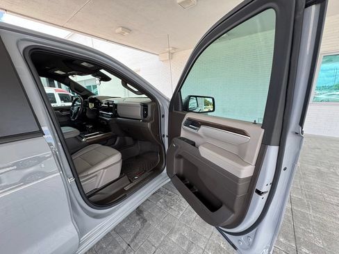 Used 2025 Chevrolet Silverado 1500 RST AWD/4WD image 15