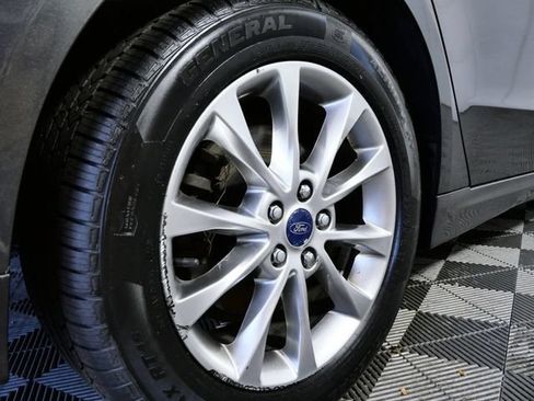 Certified 2017 Ford Fusion SE w/ Fusion SE Technology Package FWD image 8