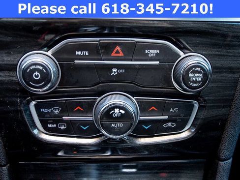 Used 2018 Chrysler 300 Touring L image 36