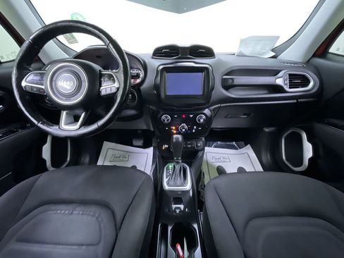 Used 2018 Jeep Renegade Latitude w/ Cold Weather Group image 19