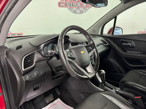 Used 2020 Chevrolet Trax LT w/ LT Convenience Package FWD image 10