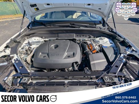 Certified 2024 Volvo XC60 T8 Plus w/ Protection Package Premier image 24