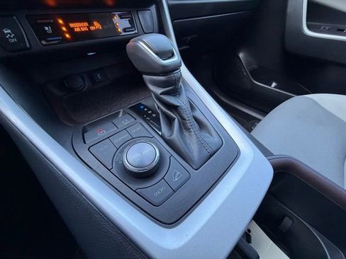 Used 2022 Toyota RAV4 Limited image 13