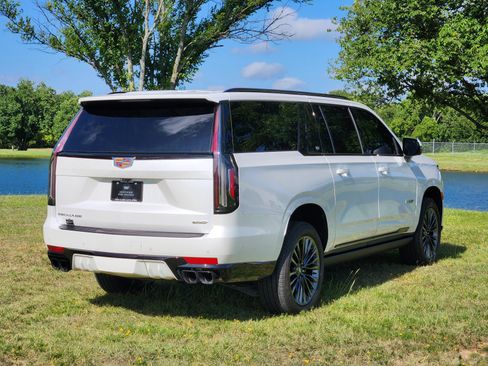 Certified 2023 Cadillac Escalade ESV V AWD/4WD image 5