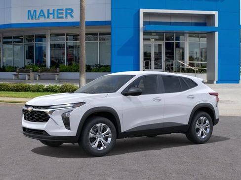Used 2026 Chevrolet Trax LS FWD image 2