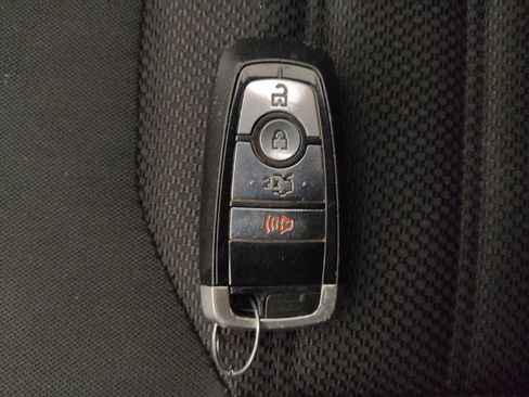 Used 2019 Ford Fusion SE FWD image 32