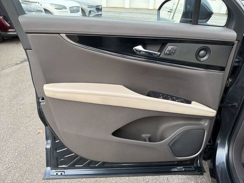 Certified 2022 Lincoln Nautilus Reserve w/ Equipment Group 201A image 10