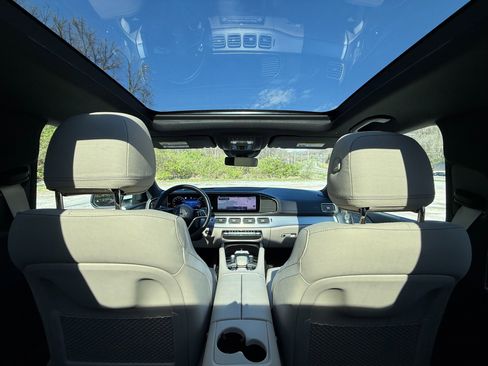 Used 2025 Mercedes-Benz GLS 450 4MATIC image 34