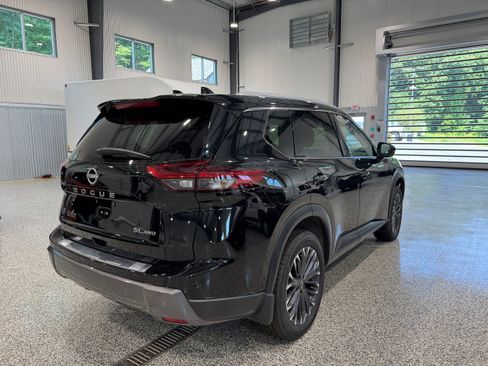 Used 2025 Nissan Rogue SL w/ Tech Package AWD/4WD image 5