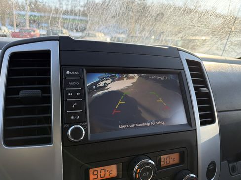 Used 2021 Nissan Frontier SV w/ Midnight Edition Floor Mats image 20