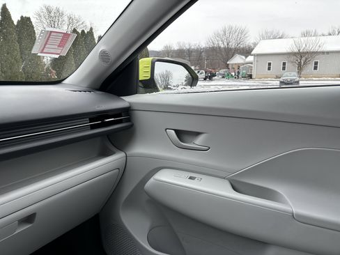 Used 2025 Hyundai Kona SEL image 23