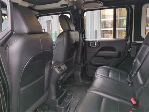 Used 2019 Jeep Wrangler Unlimited Sahara image 18