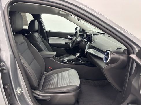 Used 2024 Chevrolet Trax LT image 29