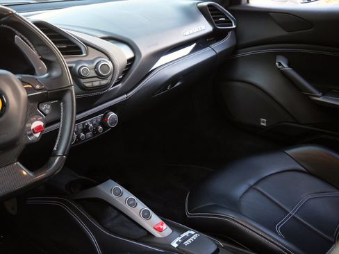 Used 2018 Ferrari 488 GTB image 14