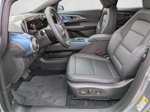 New 2026 Chevrolet Equinox EV LT image 15