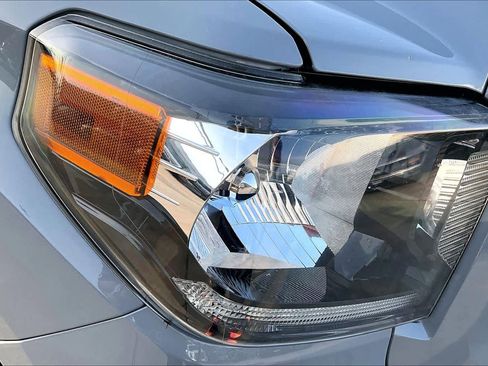 Used 2021 Toyota Tundra SR5 w/ Trail Edition image 28