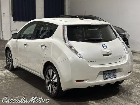 Used 2017 Nissan Leaf SV FWD image 5
