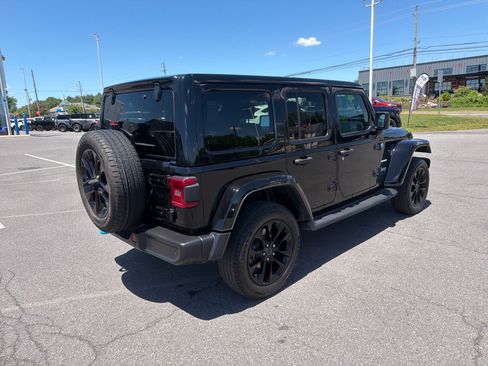 Used 2024 Jeep Wrangler Unlimited Sahara w/ Safety Group AWD/4WD image 3