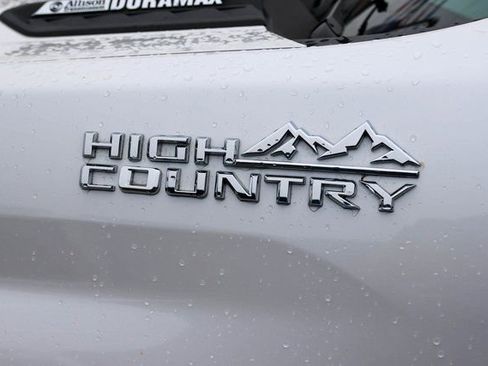 Used 2023 Chevrolet Silverado 2500 High Country w/ Z71 Off-Road Package AWD/4WD image 8