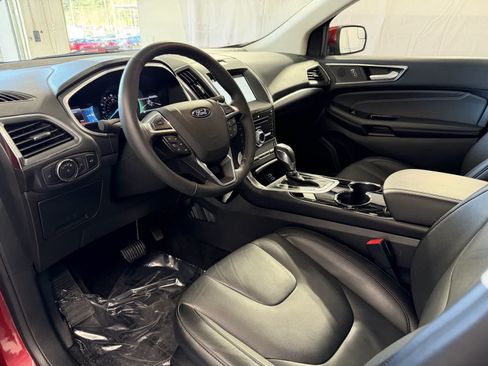 Used 2018 Ford Edge Titanium w/ Technology Package FWD image 8