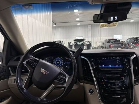 Used 2019 Cadillac Escalade ESV Luxury image 5