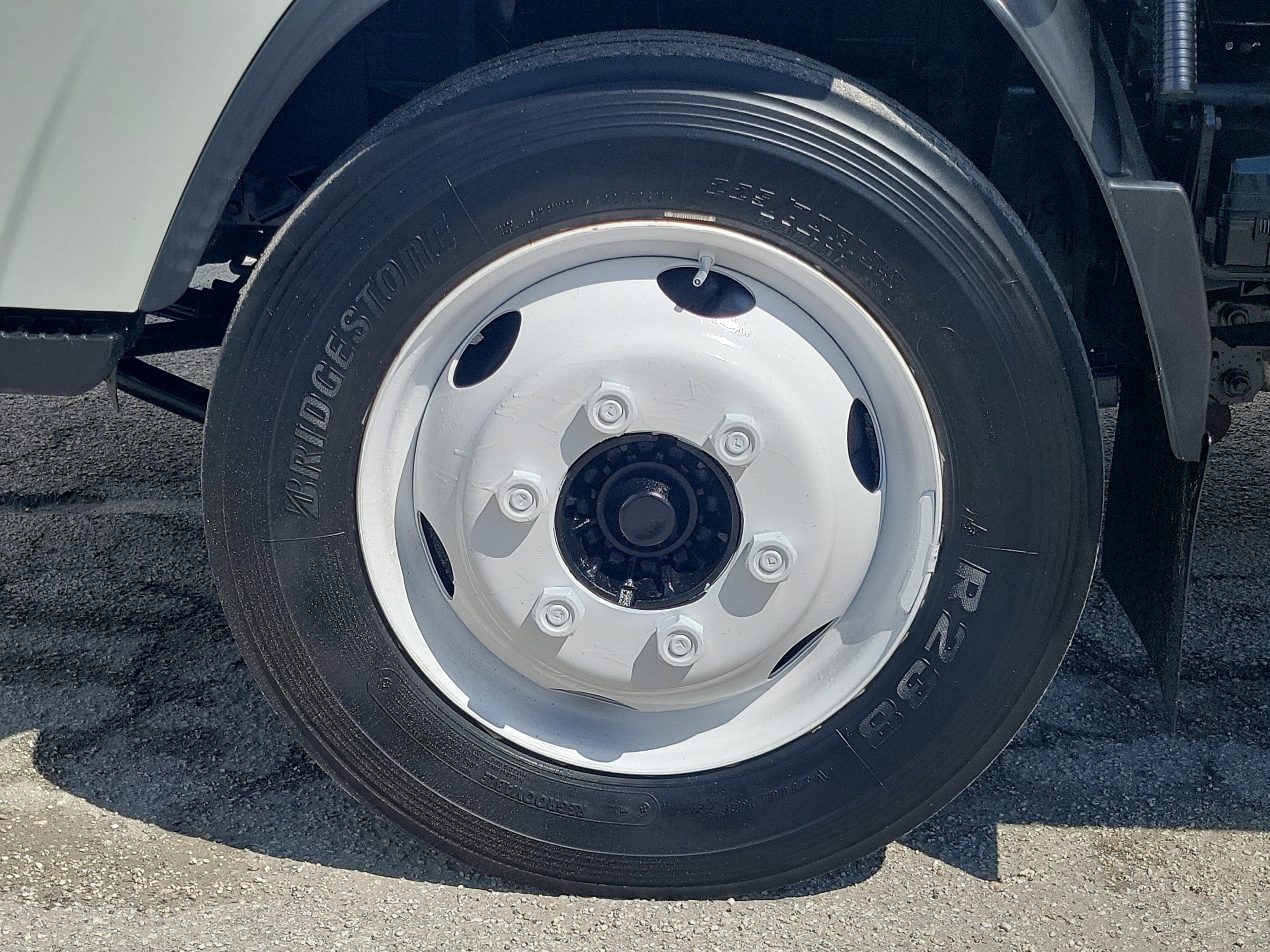 Used 2021 Isuzu NPR RWD image 10