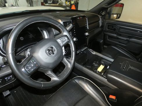 Used 2024 RAM 3500 Limited image 9