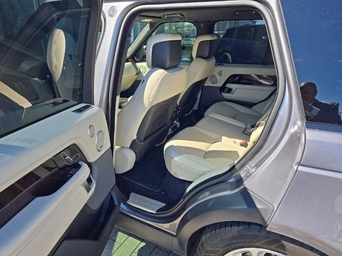 Used 2020 Land Rover Range Rover HSE image 17