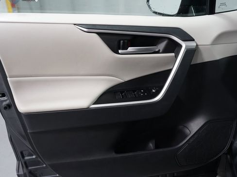 Certified 2025 Toyota RAV4 XLE image 30