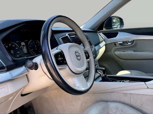 Used 2016 Volvo XC90 T6 Momentum w/ Convenience Package AWD/4WD image 18