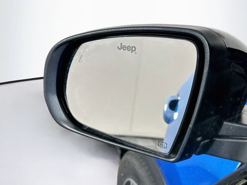 Used 2025 Jeep Compass Trailhawk AWD/4WD image 16