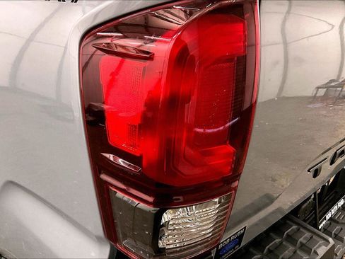 Used 2019 Toyota Tacoma TRD Sport image 28